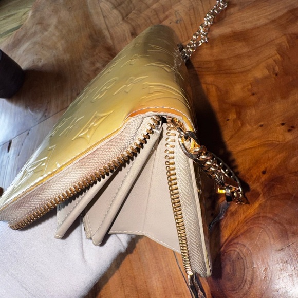 Louis Vuitton monogram, patent leather vintage zippy wallet with unbranded chain - Picture 7 of 17